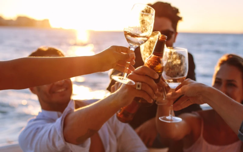 <p><meta charset="utf-8" />Celebrate a special occasion</p>